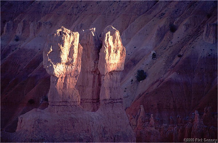 pinnacleinlastlightbrycecanyonnputah2001.jpg