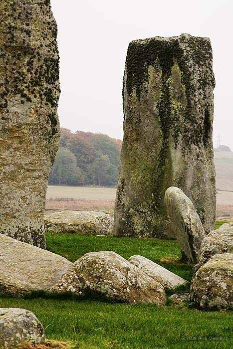 standingstonesstonehenge2008.jpg