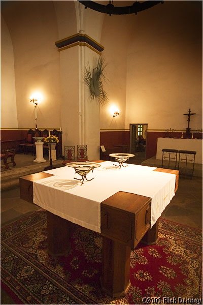 IMAGE: http://www.rickdenney.com/images/altar-concepcion-lores.jpg