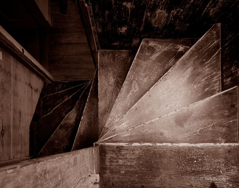 stairs_lores_bw.jpg